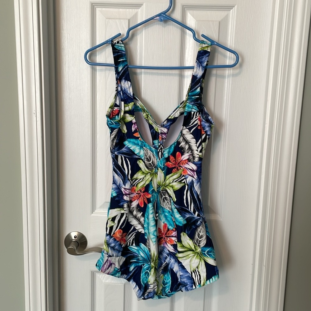 Maxine Of Hollywood Women's Jungle Tropic Shirred Girl Leg One Piece Swimsuit - Picture 3 of 6
